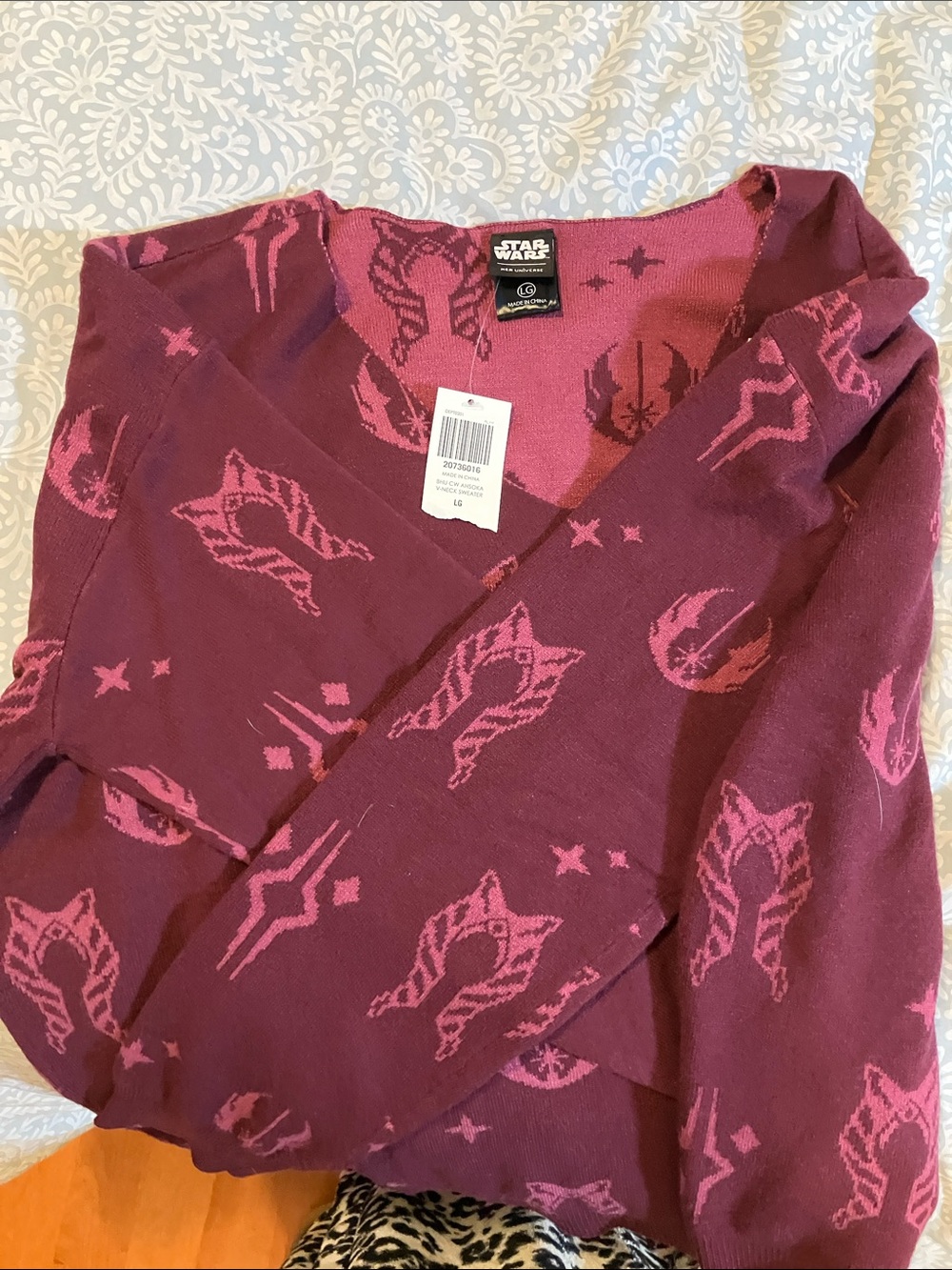 Women’s Star Wars Burgundy & Pink Graphic Pullover size large